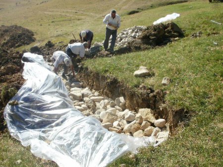 Şamaxının millət vəkili Elxan Süleymanovun dəstəyi ilə rayonun Mərzəndiyə kəndinə su xətti çəkilir