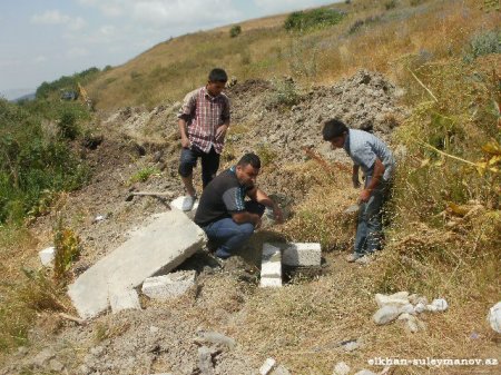 Şamaxının millət vəkili Elxan Süleymanovun təşəbbüsü və dəstəyi ilə rayonun Məlhəm kəndinə içməli su xətti çəkilir